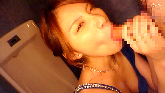 キャバクラ潜入○撮 キャバ嬢を口説いて店内で至極の裏接待 美人キャバ嬢のおま○こに御法度ナマ挿入！！