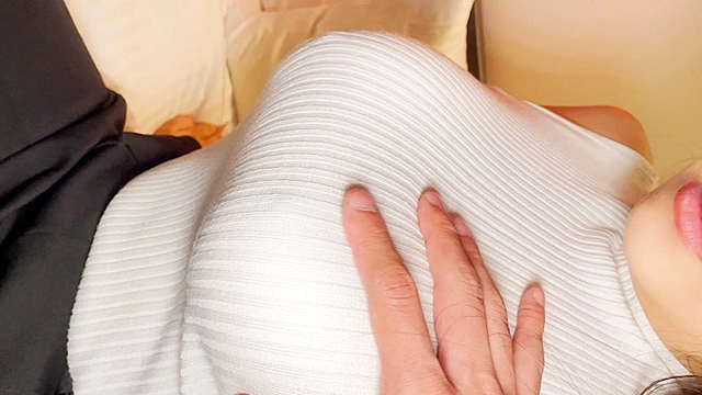102cm Iカップ爆乳の現役アイドルに無許可中出し！断り切れない内気な性格に付け込んでハメ撮り・即尺ヤリたい放題の裏風俗