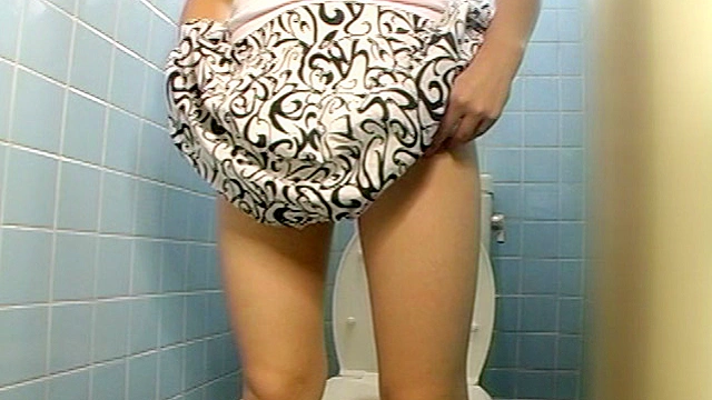 ○撮マニアから入手した禁断トイレオナニー