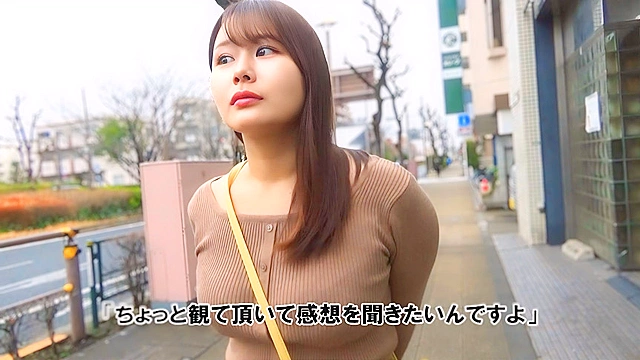 街角調査！AV動画を鑑賞させた欲求不満な人妻は必ずヤレる！ すでにオマ○コはビチョ濡れ欲情決壊！？「この動画と同じことしてみたいです…」