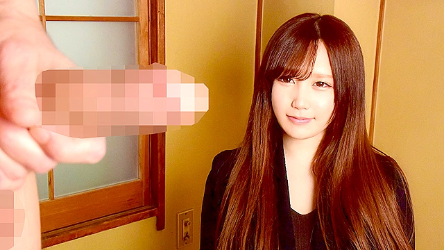 ナンパした欲求不満な美人妻に勃起したチ○ポを見せつけたら生中出しSEXできちゃいました VOL.1