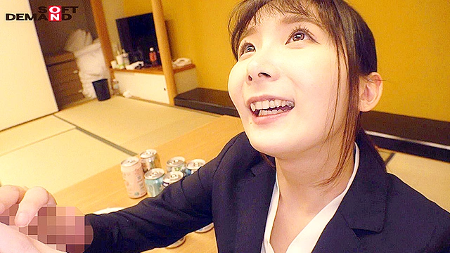 ちょっとニガイ先走り汁の味が好き ちく勃起しっぱなしのすぐイククリ弱受付嬢 東京都豊島区▲▲ショッピングモール 花岸みつはさん（仮名・22歳） AVデビュー