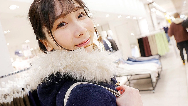 ちょっとニガイ先走り汁の味が好き ちく勃起しっぱなしのすぐイククリ弱受付嬢 東京都豊島区▲▲ショッピングモール 花岸みつはさん（仮名・22歳） AVデビュー