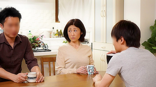 夫の面影を持つ息子と未亡人母 徳山翔子