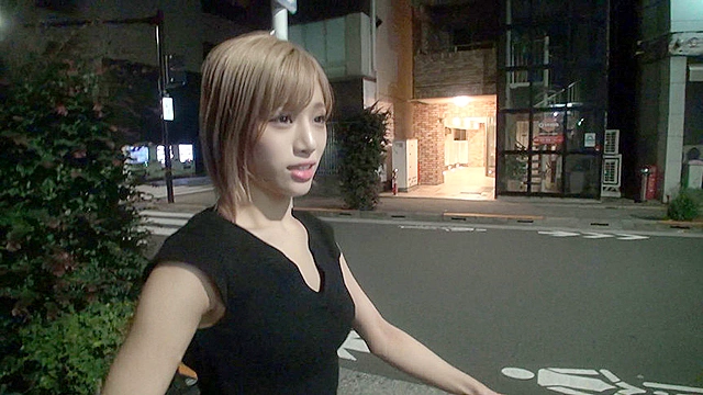 ナンパコNo.01 深夜帰宅途中のスベ肌金髪美スタイルのド派手ネイルなギャルをナンパして連続中出し！