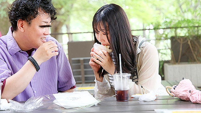 ヌキ無し人妻メンエスで出会ったおばさんセラピストと意気投合！店外デート中に勃起したらラブホに誘われ…ご休憩2時間で何度も中出しさせてくれました。