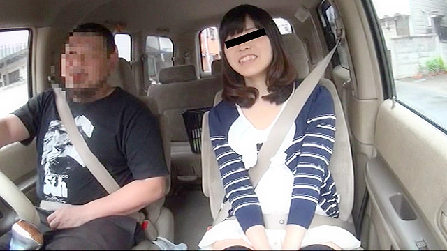 車の中でセンズリ見てもらったら、外から誰かに見つかりそうなスリルに興奮しちゃった素人娘たち