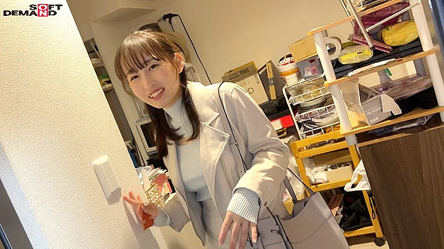 【初撮り】Gカップ美巨乳くびれなファミレス店員 着衣からは想像つかない美ボディの彼女はほろ酔いSEXがお好みでムラムラしてきたら自らボディタッチ 素人系AVを好んで見る電マニスト しずく・20歳