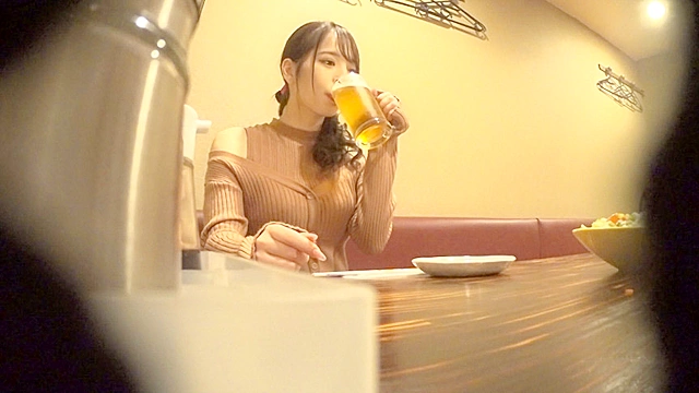 上品なピアノ講師がシーツぐしょ濡れお漏らしSEX！！パパ活慣れしたスレンダー女子のオクチに暴発！無許可の中出し2連発！！
