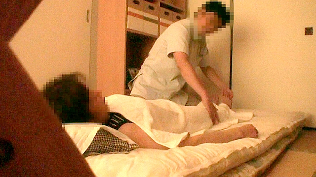 実録 堅物な妻を騙して出張マッサージ師に性感を頼んだら… 3時間DX