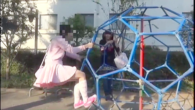 【動画】紙オムツ散歩とエッチなおむつ交換・ロ○少女×女装子