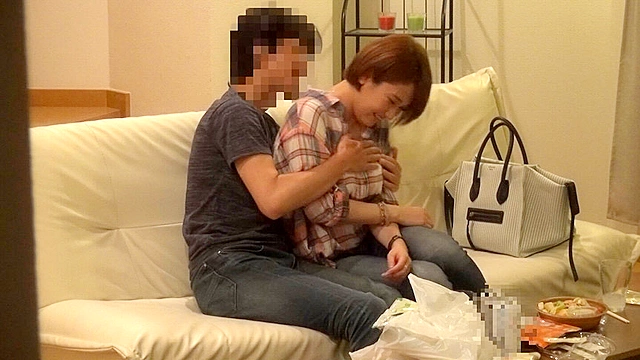 マル秘隠し撮り映像流出！！ 中年おやじが隠し撮りした爆乳人妻との密着汗だくSEX 2 世間知らずの人妻がおやじの口車にのせられ…