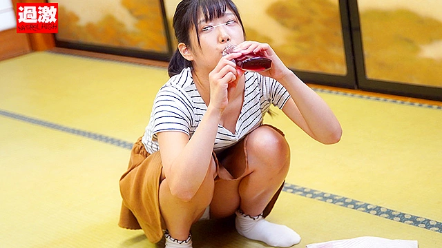 男潮を吹かせる痴女っこ 突然の勃起薬キスとこねくり手コキで責められ我慢できずメスイキ
