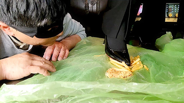 めいちゃんのエナメルヒールでポテトクラッシュ責め