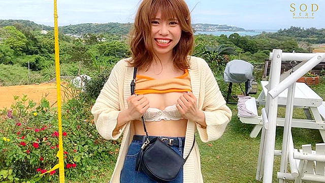 【夏といえば水着！SODstar全員ビキニ祭】ドキドキの初露出！アスリート“新海咲” 南国イチャラブデートで露出SEX