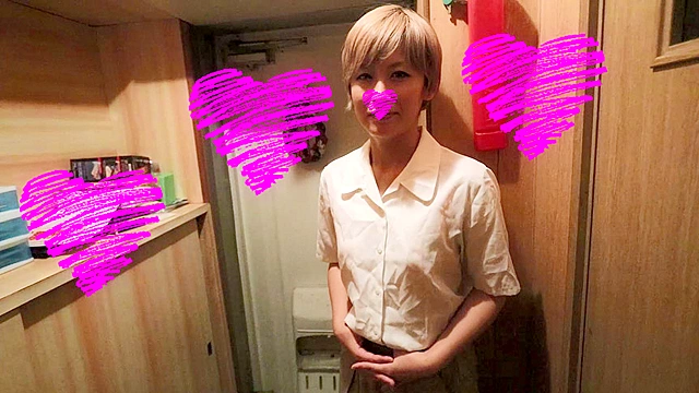 美容師と食事帰りに玄関で即手コキ抜き顔射（黒多エイミ）