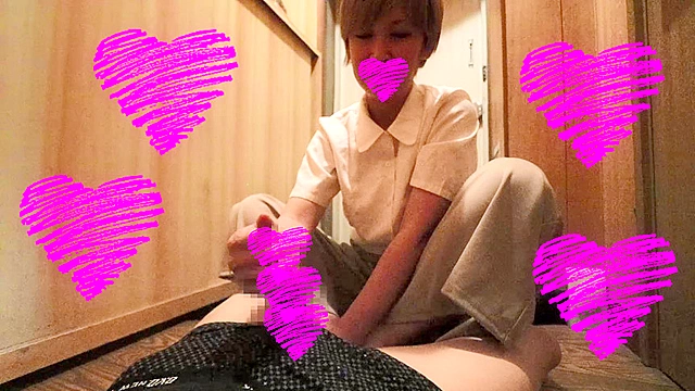 美容師と食事帰りに玄関で即手コキ抜き顔射（黒多エイミ）