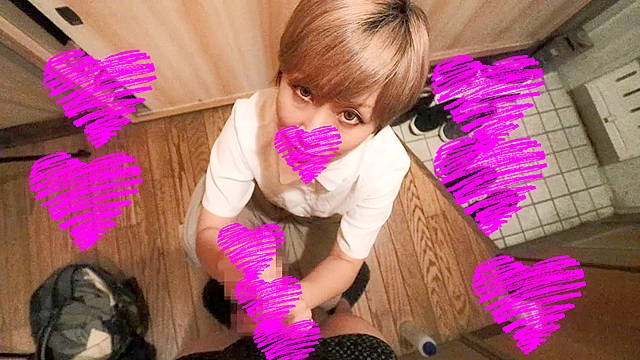 美容師と食事帰りに玄関で即手コキ抜き顔射（黒多エイミ）