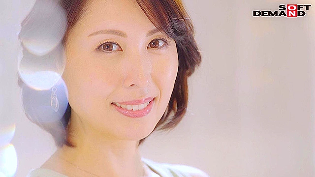 「美」と「聡明さ」を兼ね備えた現役美容家 41歳 佐田茉莉子 AV DEBUT