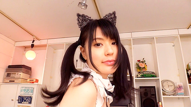 ベロチューと乳首舐めでビンビンにさせたち○ぽ、指1本触れずに腿コキで発射！