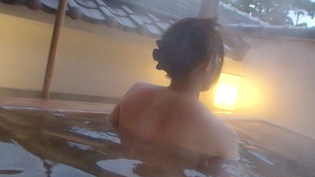 人妻湯恋旅行046