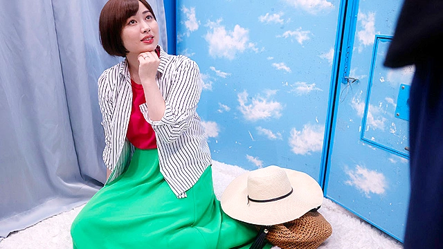 マジックミラー号 初めてのDEEP「乳揉み」 久しぶりに感じた優しくて温かい男の手付きに隠していた欲求不満が爆発！？旦那以外のち○ぽで痙攣イキ【さくら編】