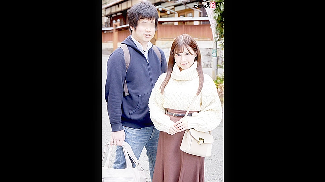 「寝取られ願望」のある夫が妻をダマして混浴放置！裸より恥かしいハレンチ水着で夫の目の前で何度もイカされる巨根激ピストン