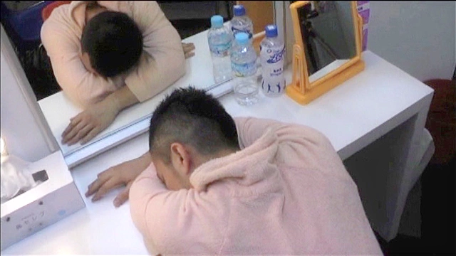 真性包茎VS綿棒男子