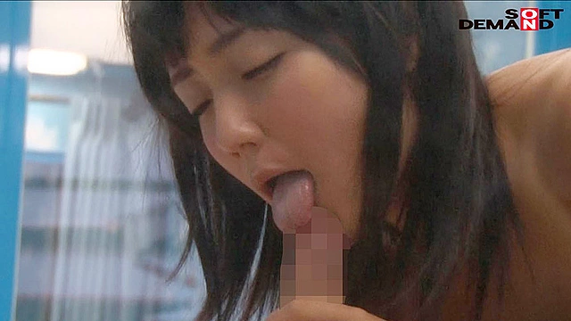 マジックミラー号に水着美女が初乗車日焼けで火照った美尻を性感マッサージ 敏感になった日焼けビキニ娘は4回イって失禁… 流されて生ハメ・戸惑いながらも初中出し！ さゆりちゃん（20）女子大生