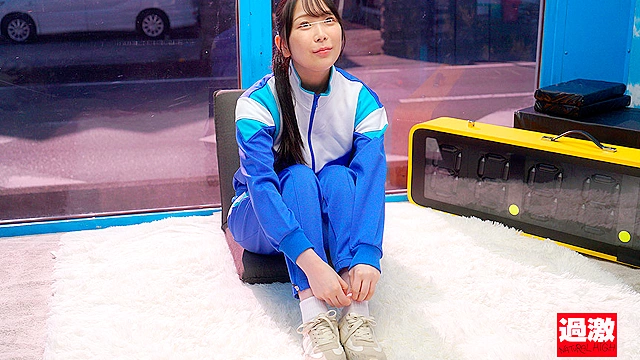 【バドミントン部せいらちゃん】失禁マジックミラー号 股間直押し！スクワット“電マ”カウンターで目指せ100プッシュ！快感に我慢できずガニ股でお漏らしイキしてしまう部活帰り女子○生