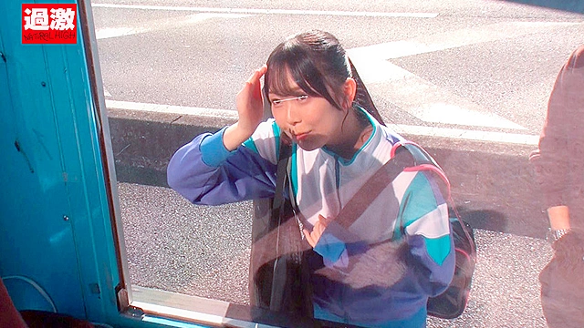 【バドミントン部せいらちゃん】失禁マジックミラー号 股間直押し！スクワット“電マ”カウンターで目指せ100プッシュ！快感に我慢できずガニ股でお漏らしイキしてしまう部活帰り女子○生