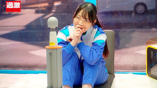 【バドミントン部せいらちゃん】失禁マジックミラー号 股間直押し！スクワット“電マ”カウンターで目指せ100プッシュ！快感に我慢できずガニ股でお漏らしイキしてしまう部活帰り女子○生