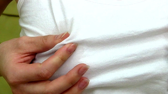 いやらしい勃起乳首オナニー