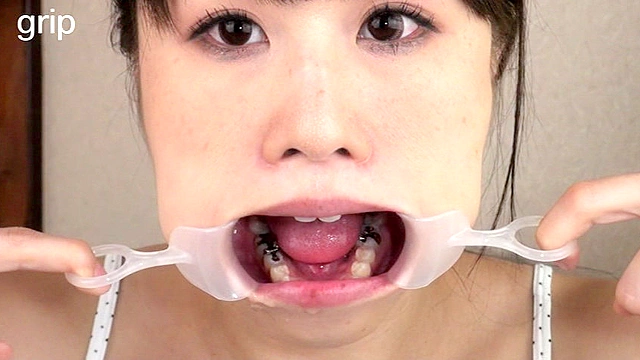 咀嚼唾吐き！M男○待 唾吐き回数109発 牧野絵里