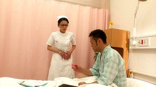 夜勤の熟女看護師にねだり猥褻5 はつらつとした美熟女ナースには健康的な勃起アピールと猥褻な口説き文句が効く