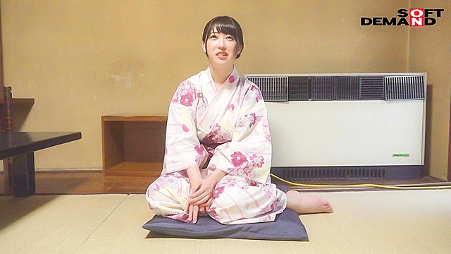 タオル一枚男湯に入ってみませんか？の後に… 賞金倍増しますのでマジックミラーシールド1枚で温泉旅館を歩いてくれませんか？周りの客にバレないように声我慢エッチ！  れん 推定Fカップ