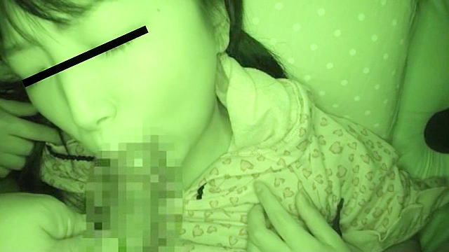 寝ている妹に悪戯する兄の○撮映像