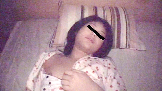 寝ている妹に悪戯する兄の○撮映像