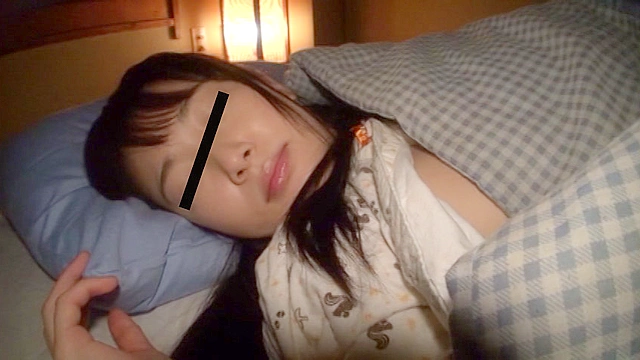 寝ている妹に悪戯する兄の○撮映像