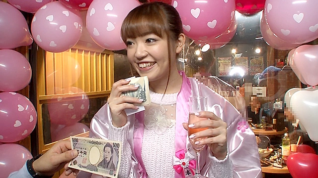 羞恥！彼氏連れ素人娘をマシンバイブでこっそり攻めまくれ！7 素人VSマシンバイブ 激安居酒屋にマジックミラー特設スタジオを設置 春の新人★足コキパンチラ編！