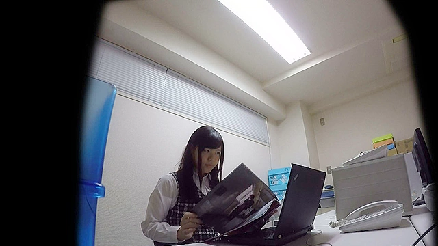 日常○撮 所構わずこっそり没頭 我慢出来ない女子社員オナニー