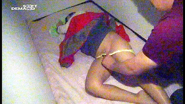 社内で熟睡している無防備パンチラSOD女子社員が目覚める前に朝方こっそりズボっとち●ぽ挿入！