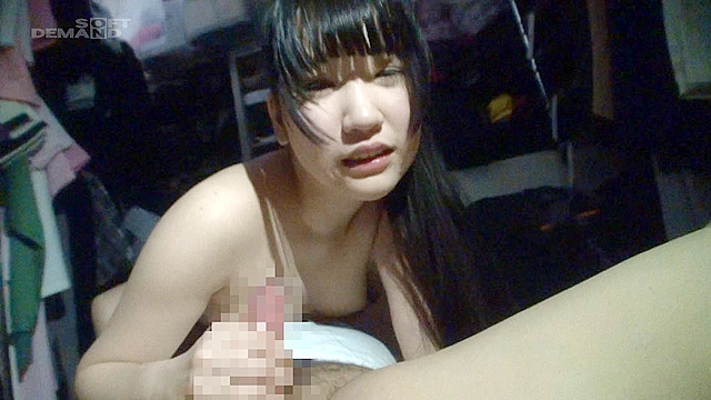 社内で熟睡している無防備パンチラSOD女子社員が目覚める前に朝方こっそりズボっとち●ぽ挿入！
