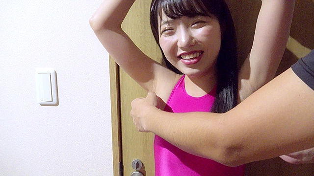 競泳水着LEOHEXが似合う人気女優 夏原唯ちゃんの拘束くすぐり地獄！