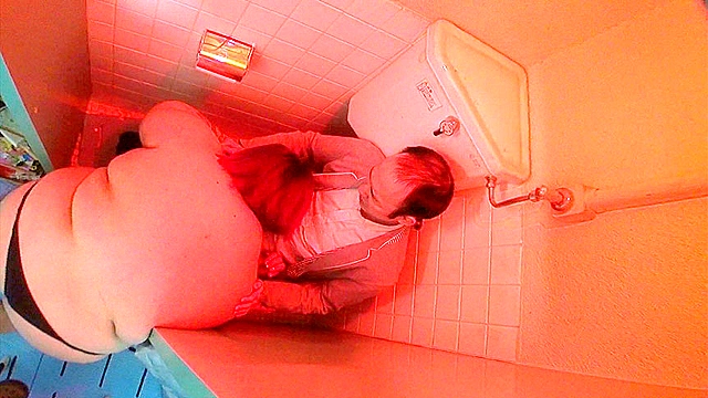 狭い場所での巨女○○○