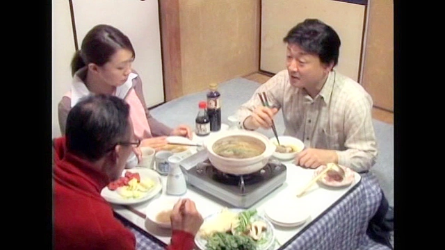 夫のすぐそばで… 他人とファックする妻たち総集編