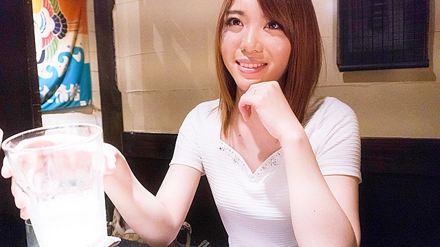 人妻の本音 浮気しようなんて全く思ってなかったんです。でも、街で声をかけられて、思わずついて行ってしまったんです。24名8時間