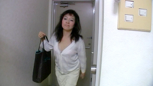 家政婦のおばちゃんにイタズラ