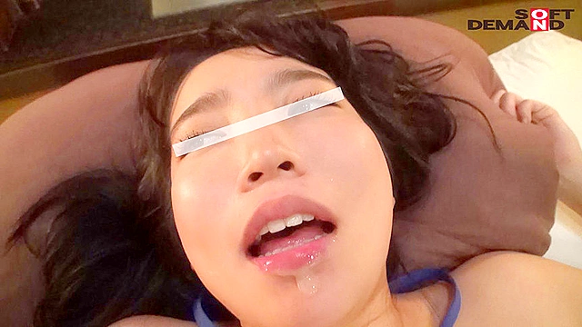 SOD女子社員 元気ハツラツな若手AD女子社員が働くAV撮影の舞台裏大公開！現場で暴走した男たちに犯されてアヘ顔チ●ポ堕ちしちゃってた一部始終