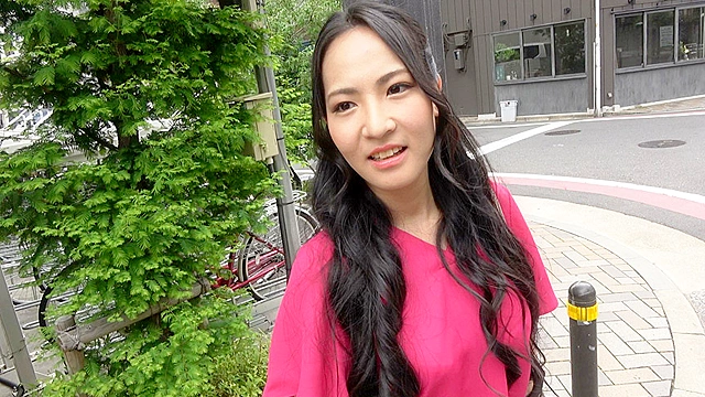 熟女のご自宅訪問 夫の居ぬ間に自宅寝室で不倫性交2